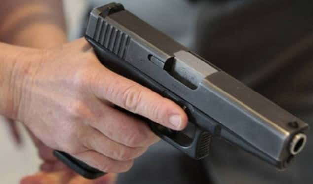 Heavy on the 16-year-old Rahovec is wounded with guns on the chest, the assailant escapes