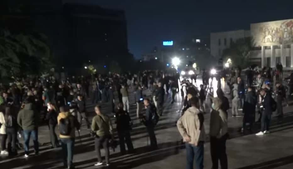Protesters don’t stop, get back to Parliament tomorrow at 0900