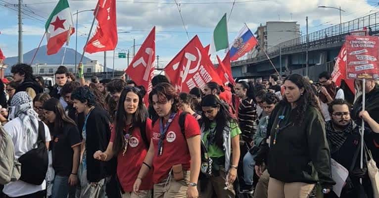 Tens of thousands of protesters in Italy, general strike in over 40 cities