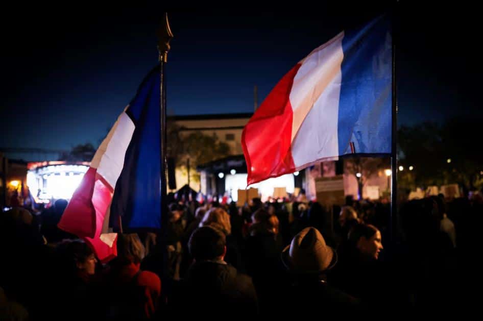 Thousands gather in the suburbs of Paris in honor of victims of armed assault