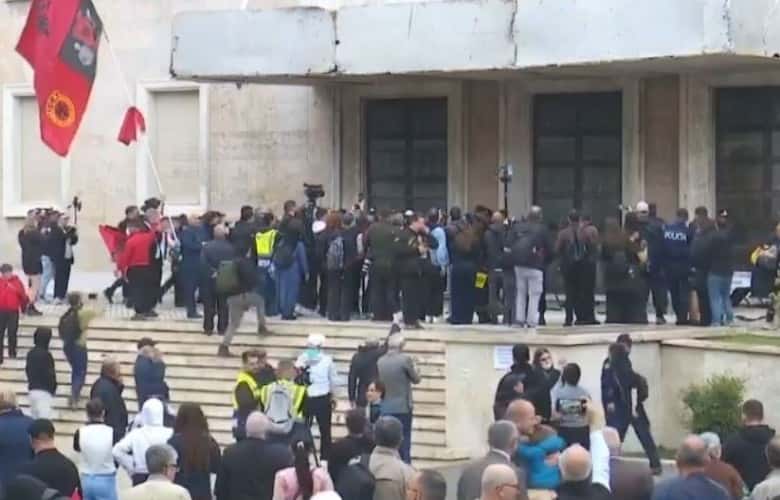 Day 9 student protests, professors boycott learning