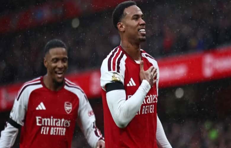Arsenal defeats Everton, equates points with Man City