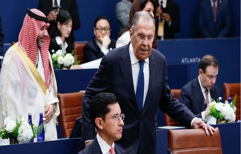 Lavrov’s Canceled G20 Joint Picture After Protest of L Presence · Global Voices
