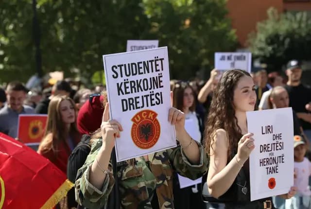 Studentët në mbështetje të protestës për UÇK-në, thirrje për mobilizim nesër në orën 08:00
