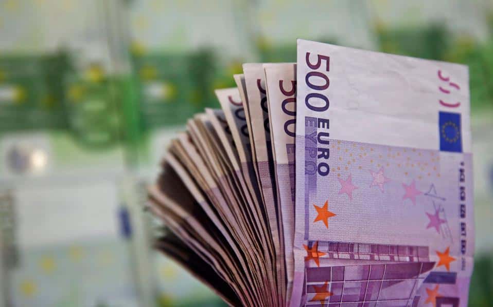 The mystery of 1m euros hidden in Mercedes in Merdara, 33-year-old who claims the money is his end up in special handcuffs.