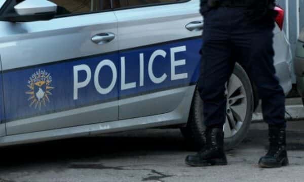 As in film action in Skenderaj: Car hits patrol during pursuit, takes it off the road. Two cops hurt, the driver disappears.