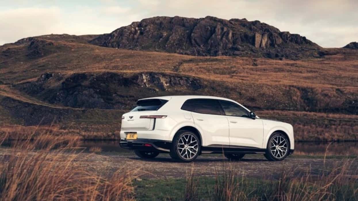 876 horsepower and electrical luxury, Bentley discovers the new Torcal First Edition