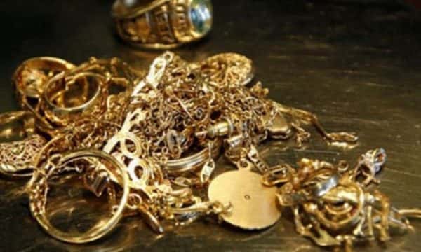 She sought gold from her wife, she denounced him for domestic violence. Police find Kalashnikov in their home in Decan.