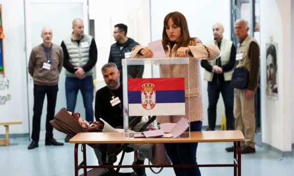 Top exit in Serbia elections reported on irregularities