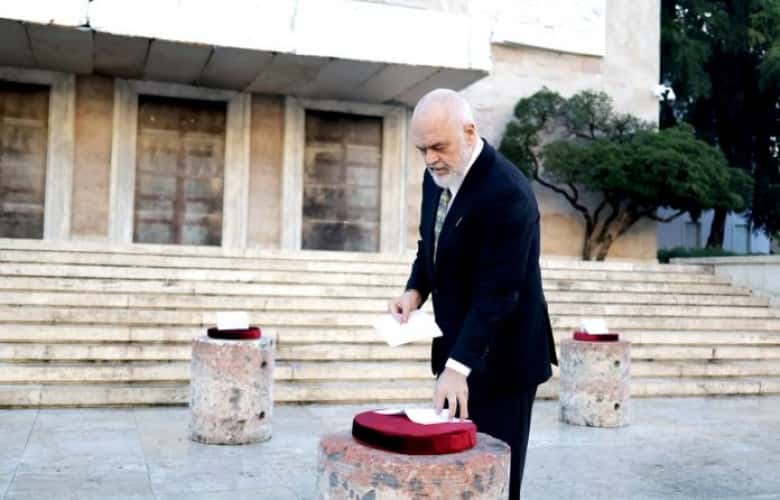 Rama reiterates the invitation for dialogue with students: I’m ready every hour